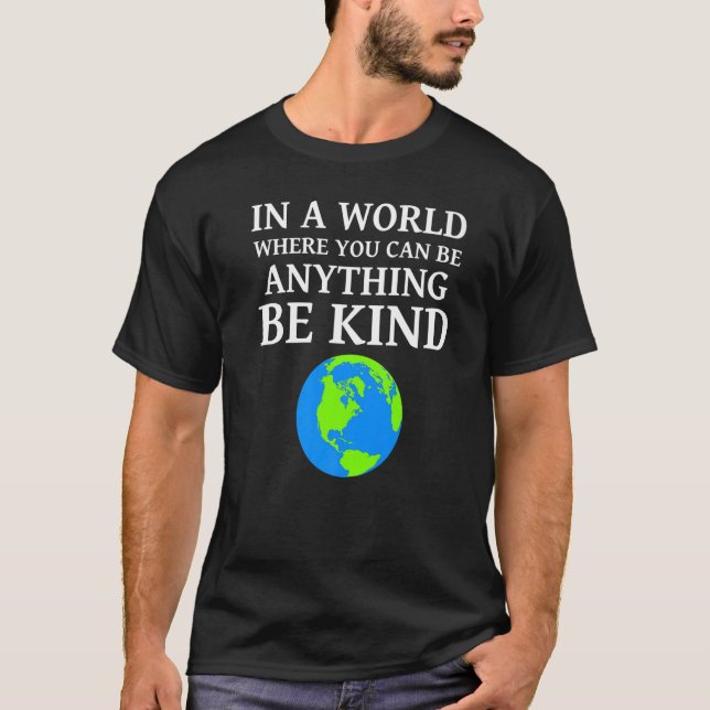 Camiseta In A World Where You Can Anything Be Kind Unity Da (Frente)