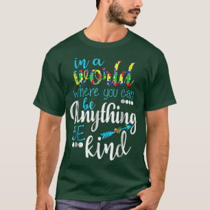 Camiseta In A World Where You Can Be Anything Be Kind Autis