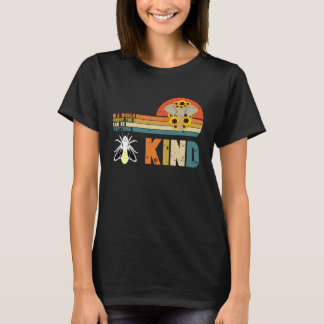 Camiseta In A World Where You Can Be Anything Be Kind Bee E