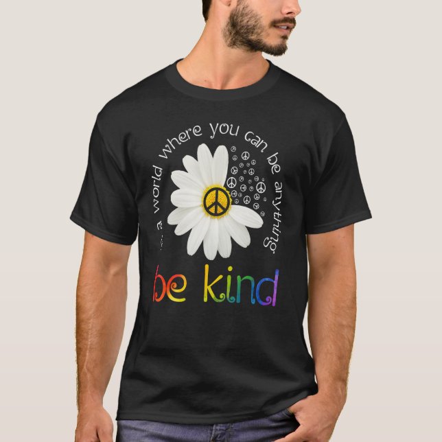 Camiseta In A World Where You Can Be Anything Be Kind Peace (Frente)