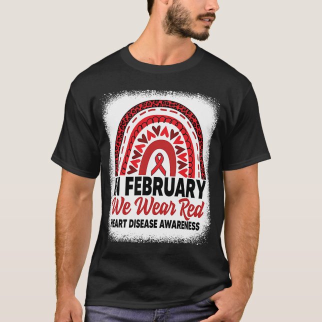 Camiseta In February We Wear Red Heart Disease Awareness Ra (Frente)