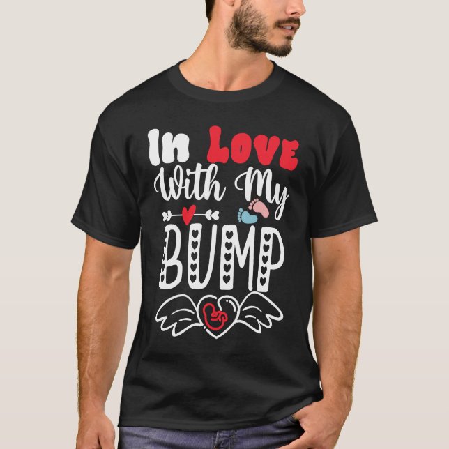 Camiseta In Love With My Bump  Baby Shower Valentine's Day (Frente)