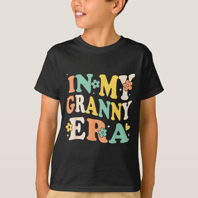Camiseta In My Granny Era Funny Sarcastic Groovy Retro Moth (Frente)