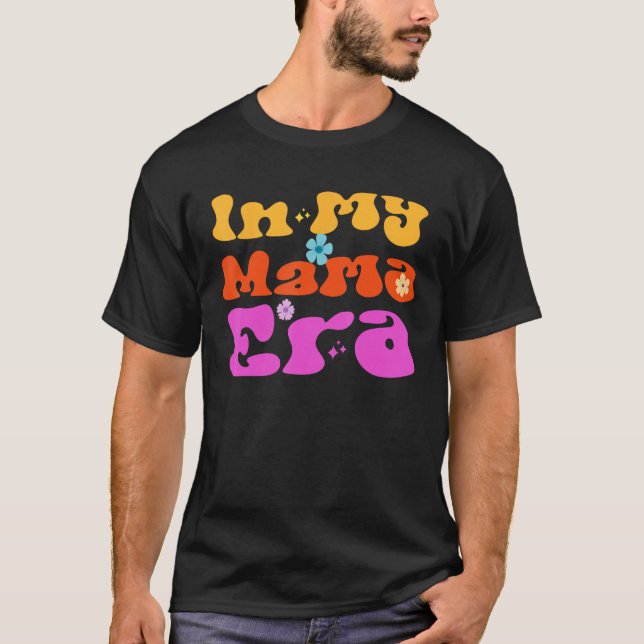 Camiseta In My Mama Era Retro Groovy Wavy (Frente)