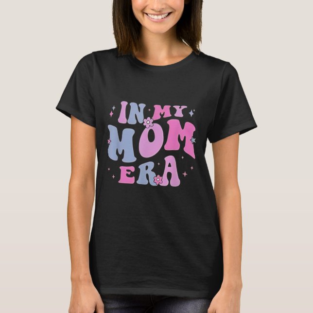 Camiseta in My Mom Era Lover Groovy Retro Mom Mother's Day  (Frente)