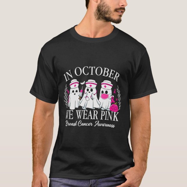 Camiseta In October We Wear Nk Nurse Ghost Halloween Breast (Frente)