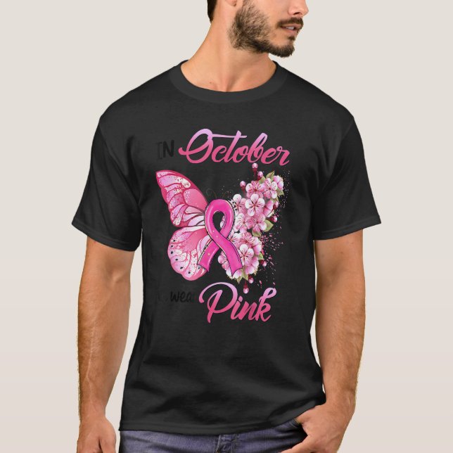 Camiseta In October We Wear Pink Butterflies With Flower (Frente)
