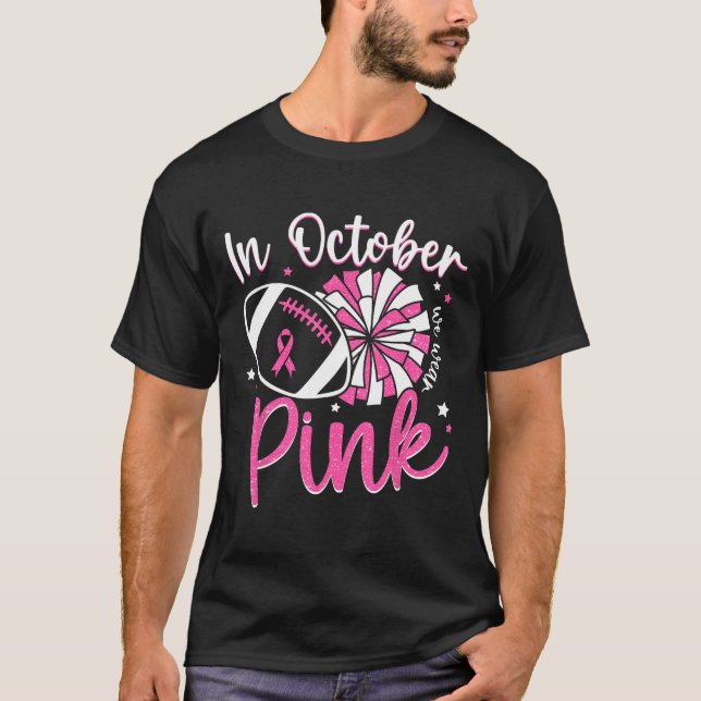 Camiseta In October We Wear Pink Cheerleading Football Brea (Frente)
