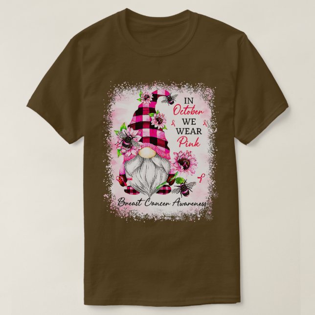Camiseta In October We Wear Pink Gnome Breast Cancer Awaren (Frente do Design)