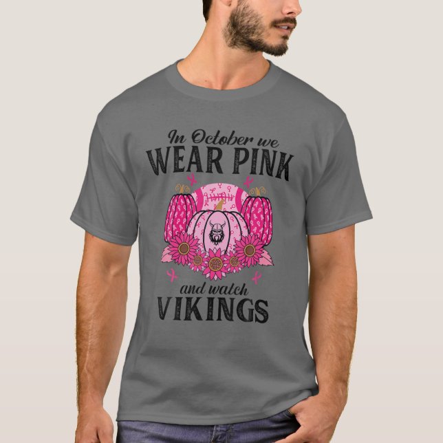 Camiseta In October We Wear Pink Watch Vikings Football Bre (Frente)