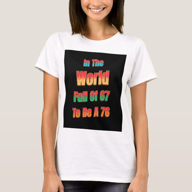 Camiseta In The World Full of 67 to Be A 76 (Frente)