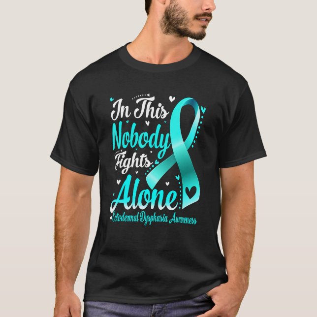 Camiseta In This Family Nobody Fight Alone Ectodermal Dysph (Frente)