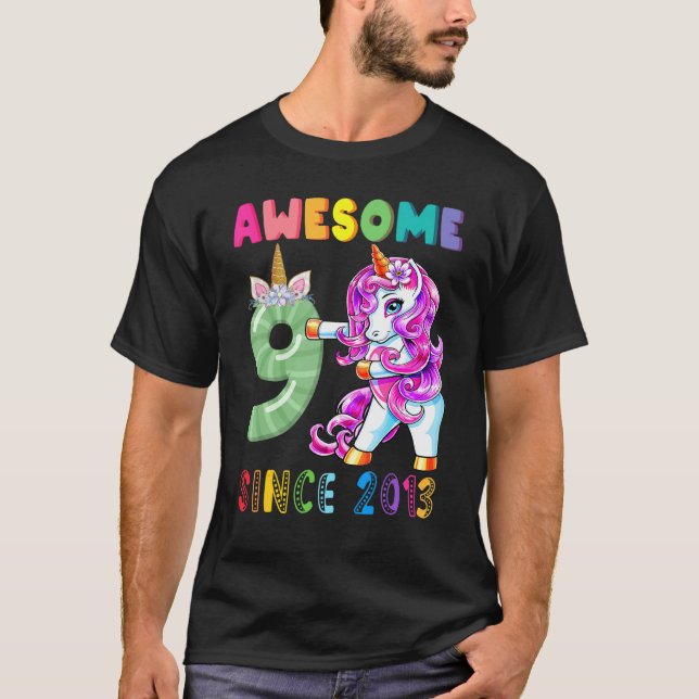 Camiseta Incrível desde 2013 Flexibindo Unicorn 9º Aniversá (Frente)