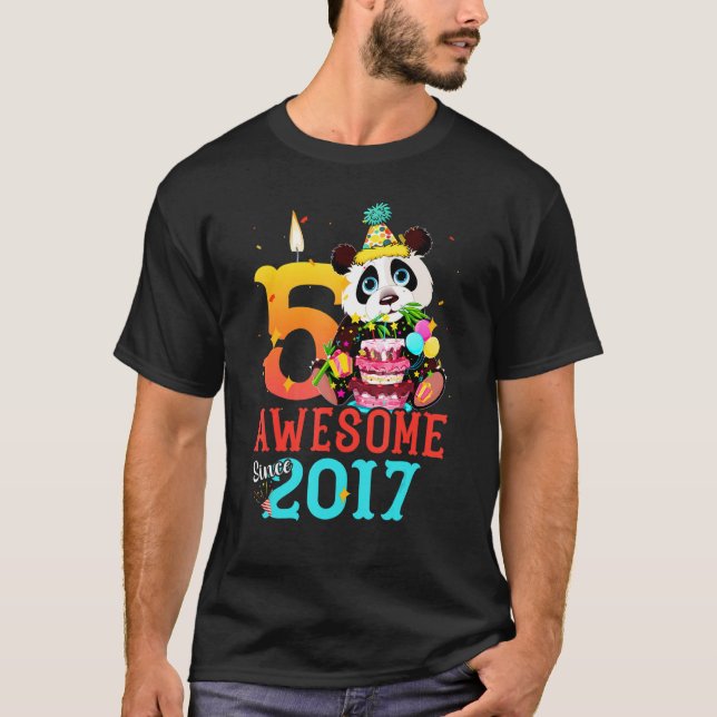 Camiseta Incrível Desde 2017, Aniversário de Panda 5 (Frente)