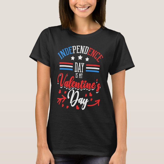 Camiseta Independence Day Is My Valentine's Day Lover Coupl (Frente)