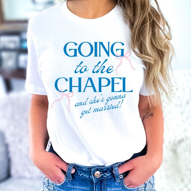 Camiseta Indo à Festa de Noivado da Capela (Criador carregado)