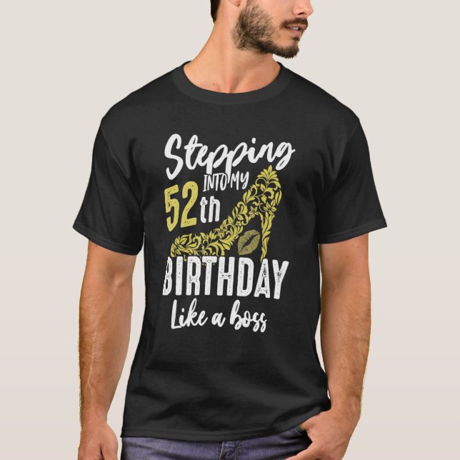 Camiseta Indo Ao Meu 52º Aniversário Como Uma Senhora Chefe (Frente)