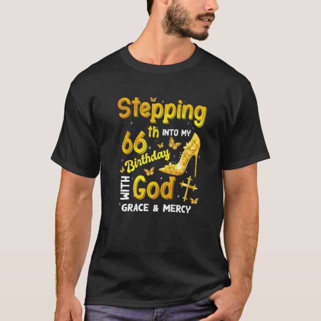 Camiseta Indo Ao Meu 66º Aniversário Como Uma Rainha Bday G (Frente)