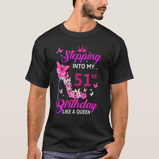 Camiseta Indo Ao Meu Aniversário De 51 ruas Como Uma Rainha (Frente)