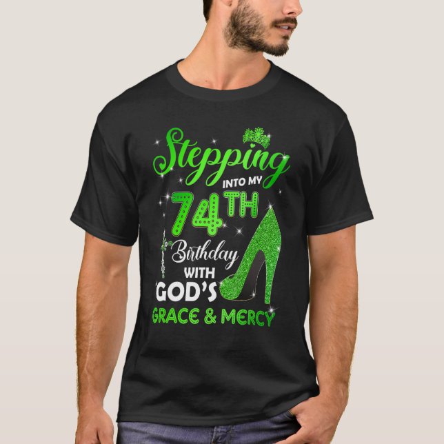 Camiseta Indo para o meu 74º aniversário com DEUS Grace & M (Frente)