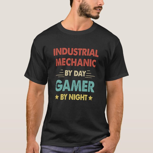 Camiseta Industrial Mechanic By Day Gamer By Night  1 (Frente)