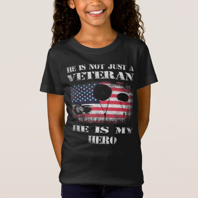 Camiseta Infantaria Paraquedista - Bandeira Americana Que E (Frente)