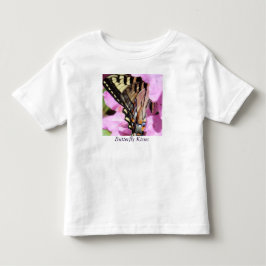 Camiseta Infantil A borboleta beija o vestido da criança