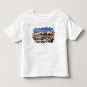 Camiseta Infantil A cidade portuária com barcos de pesca coloridos