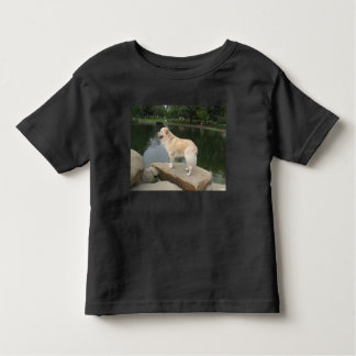 Camiseta Infantil A Dog At A Pond