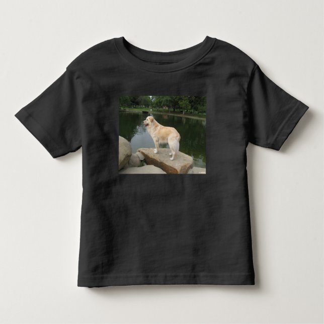 Camiseta Infantil A Dog At A Pond (Frente)