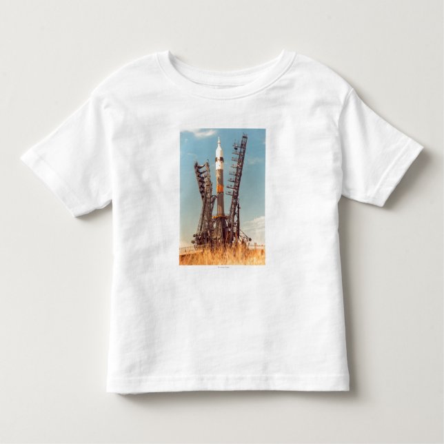Camiseta Infantil A instalação da nave espacial de Soyuz em Baikonur (Frente)