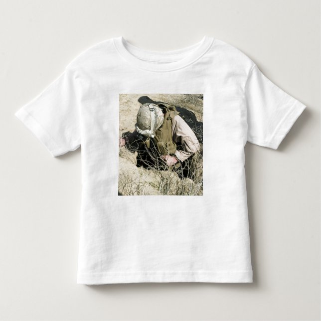 Camiseta Infantil A Marinha dos EUA pula por um buraco (Frente)