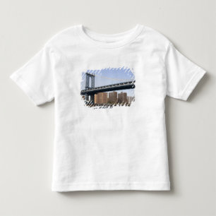 Camiseta Infantil A ponte de Manhattan que atravessa o rio Este