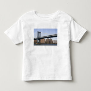 Camiseta Infantil A Ponte Manhattan sobre o rio East