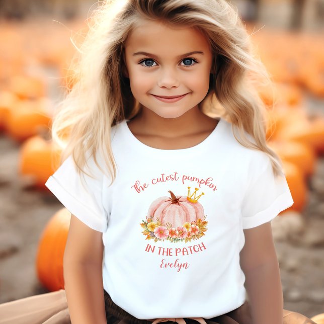 Camiseta Infantil A Pumpkin mais grossa no nome da queda do sistema  (The Cutest Pumpkin in the Patch Fall Name Pink Toddler T-shirt)