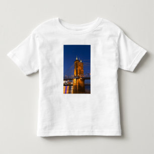 Camiseta Infantil A silhueta de Cincinnati, Ohio, EUA ao anoitecer