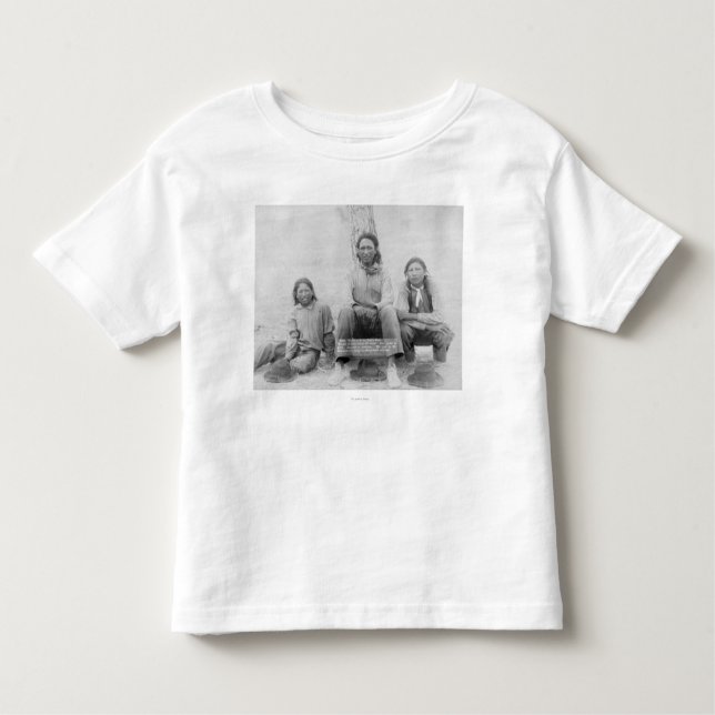Camiseta Infantil Adolescentes indianos de Lakota no vestido (Frente)