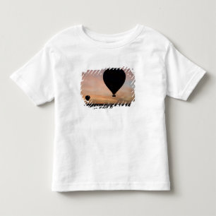 Camiseta Infantil África, Quênia, Masai Mara. Dois balões deslizam