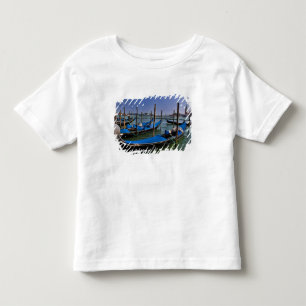 Camiseta Infantil Água do Grande Canal com barcos gondalo alinhados