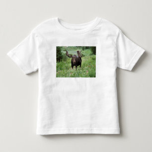 Camiseta Infantil Alce macho Alces alces) em flores silvestres,