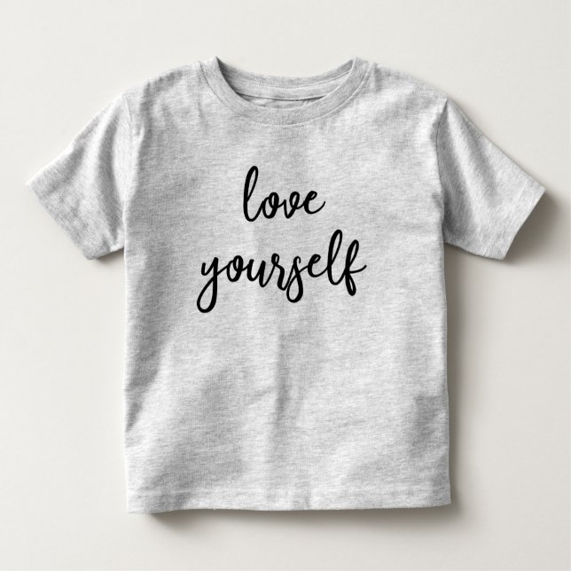 Camiseta Infantil Ame a si mesmo empoderando a sua saia (Frente)