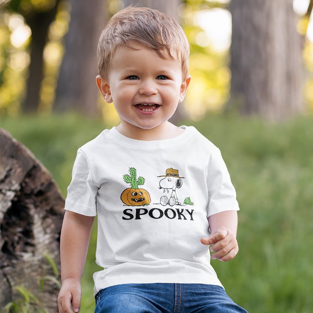Camiseta Infantil Amendoins | Spike's Desert Halloween (Kid wearing shirt)