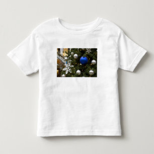 Camiseta Infantil America do Norte. Decorações do Natal na árvore