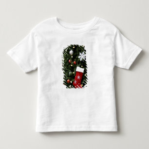 Camiseta Infantil America do Norte. Decorações do Natal na árvore