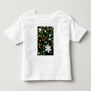 Camiseta Infantil America do Norte. Decorações do Natal na árvore