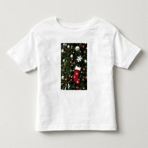 Camiseta Infantil America do Norte. Decorações do Natal na árvore