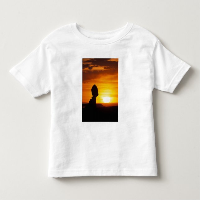 Camiseta Infantil Arches National Park, UT Balance Rock em (Frente)