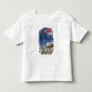Camiseta Infantil Área histórica do porto de Bergen com bandeiras