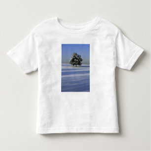 Camiseta Infantil Árvore na paisagem coberto de neve