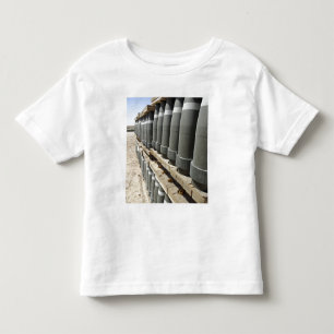 Camiseta Infantil As fileiras da munição são empilhadas e prepara